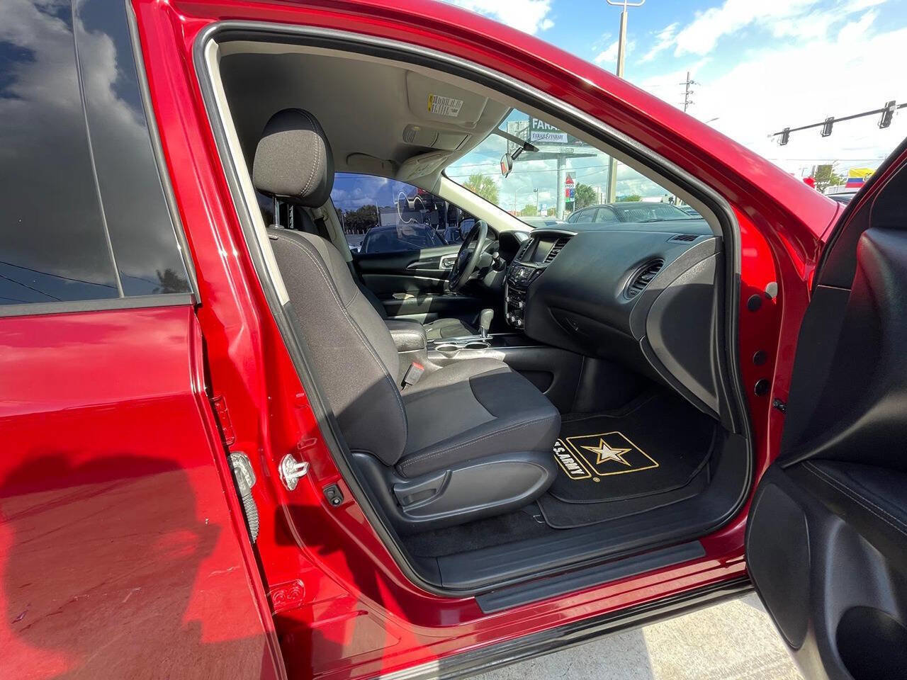 Used 2018 Nissan Pathfinder S FWD image 14