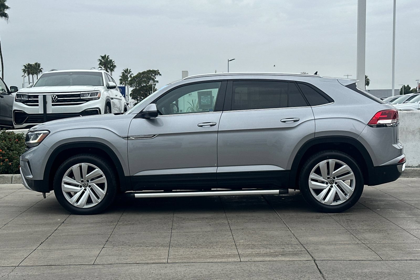 Certified 2023 Volkswagen Atlas Cross Sport SE FWD image 7