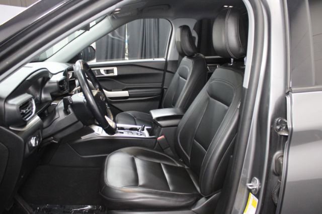 Used 2021 Ford Explorer XLT w/ Equipment Group 202A AWD/4WD image 13
