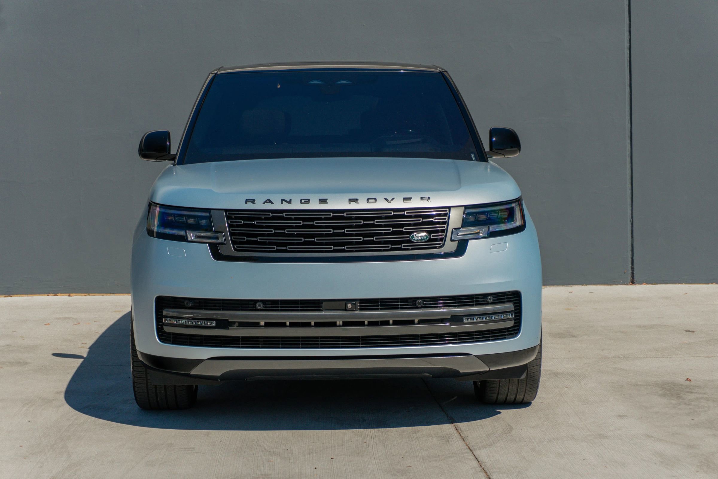 Used 2023 Land Rover Range Rover Autobiography image 4