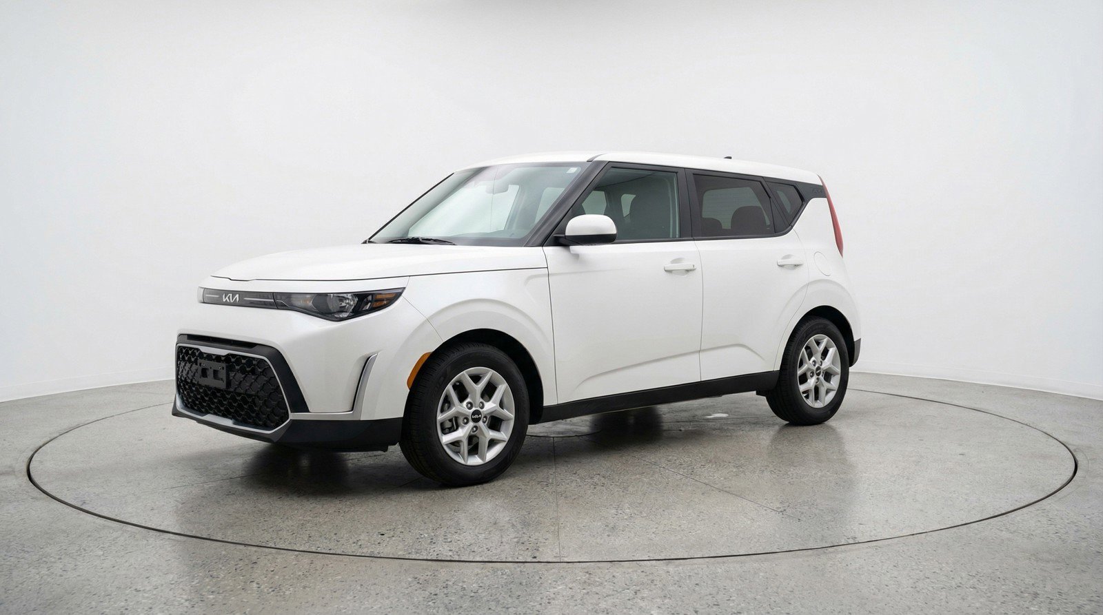 Used 2025 Kia Soul LX w/ LX Technology Package image 3