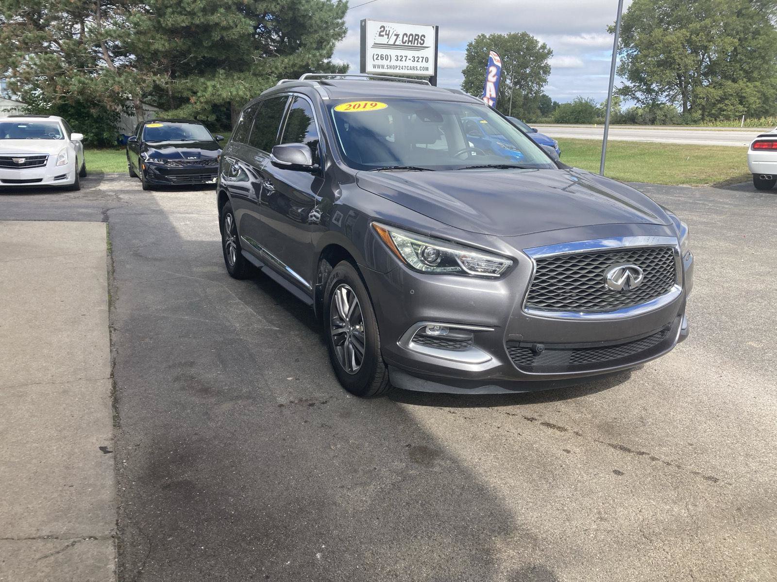 Used 2019 INFINITI QX60 Luxe w/ Essential Package AWD/4WD image 3