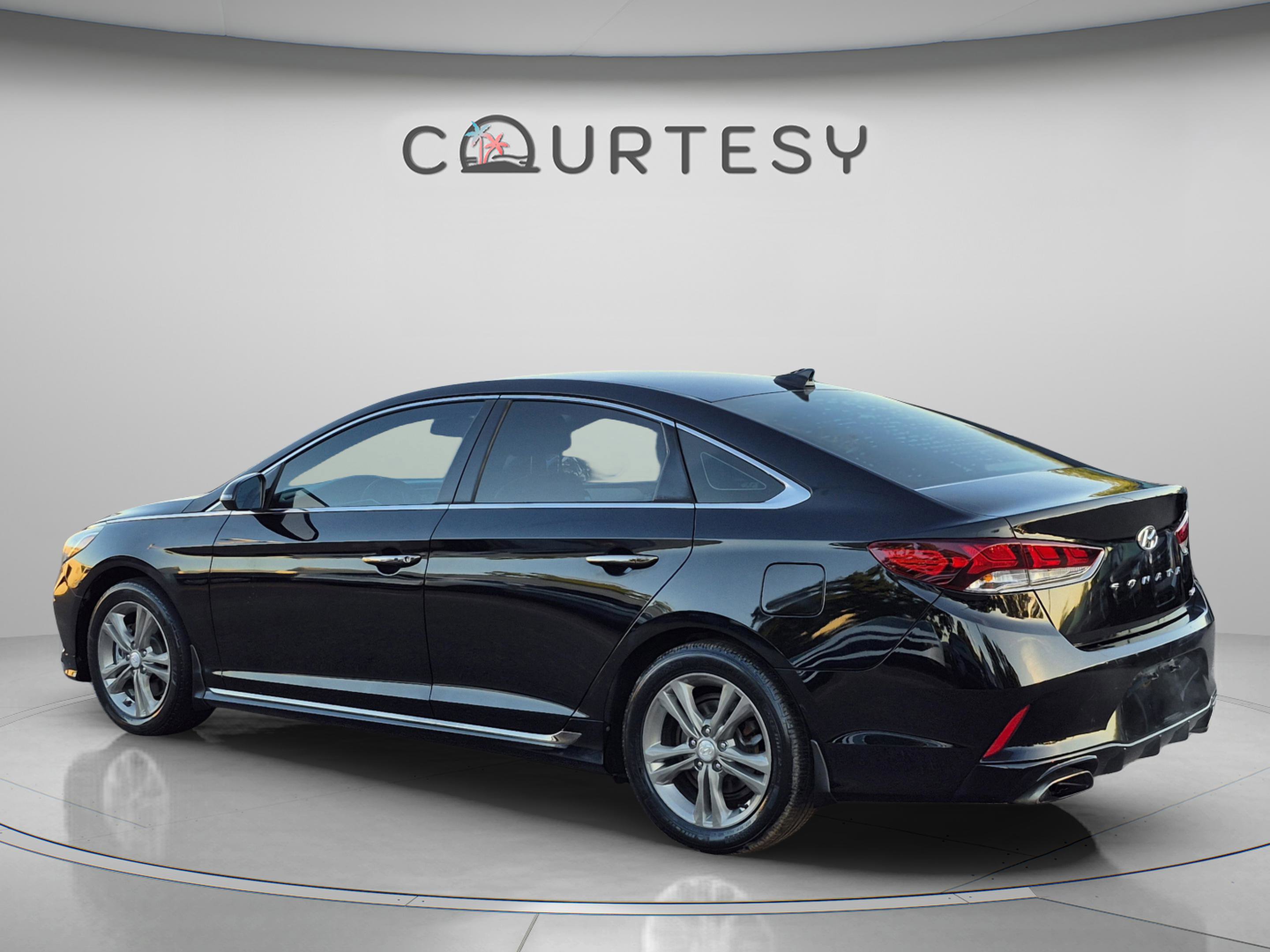 Used 2019 Hyundai Sonata Sport w/ Tech Package 03 FWD image 3
