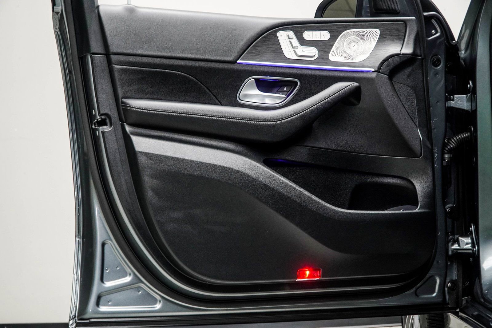 Used 2025 Mercedes-Benz GLE 450 4MATIC Coupe w/ Driver Assistance Package image 32