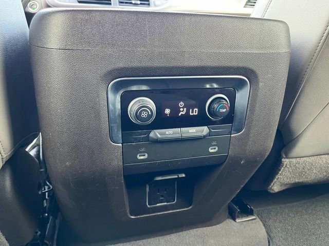 Used 2021 Chevrolet Suburban LT image 19