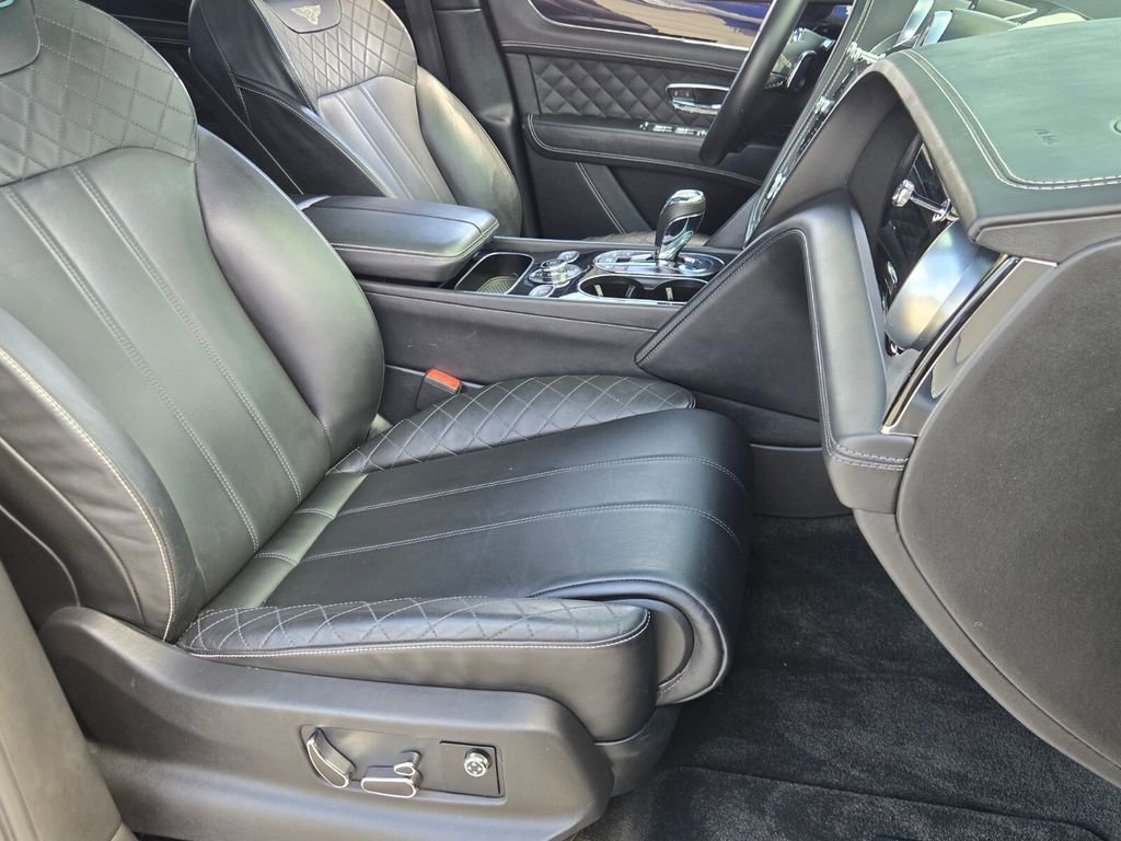 Used 2018 Bentley Bentayga image 20