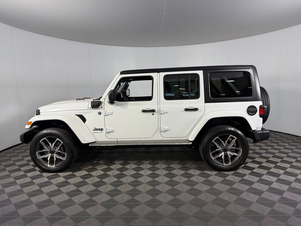 Used 2024 Jeep Wrangler Unlimited AWD/4WD image 10