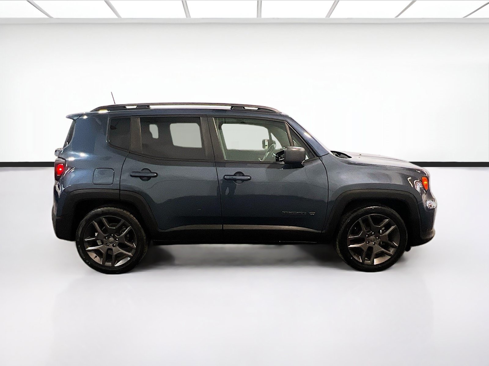Used 2021 Jeep Renegade Latitude FWD image 23