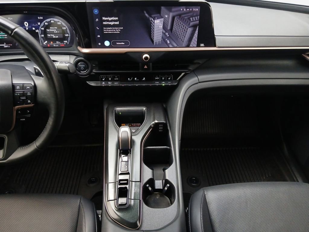 Used 2023 Toyota Crown Platinum AWD/4WD image 3