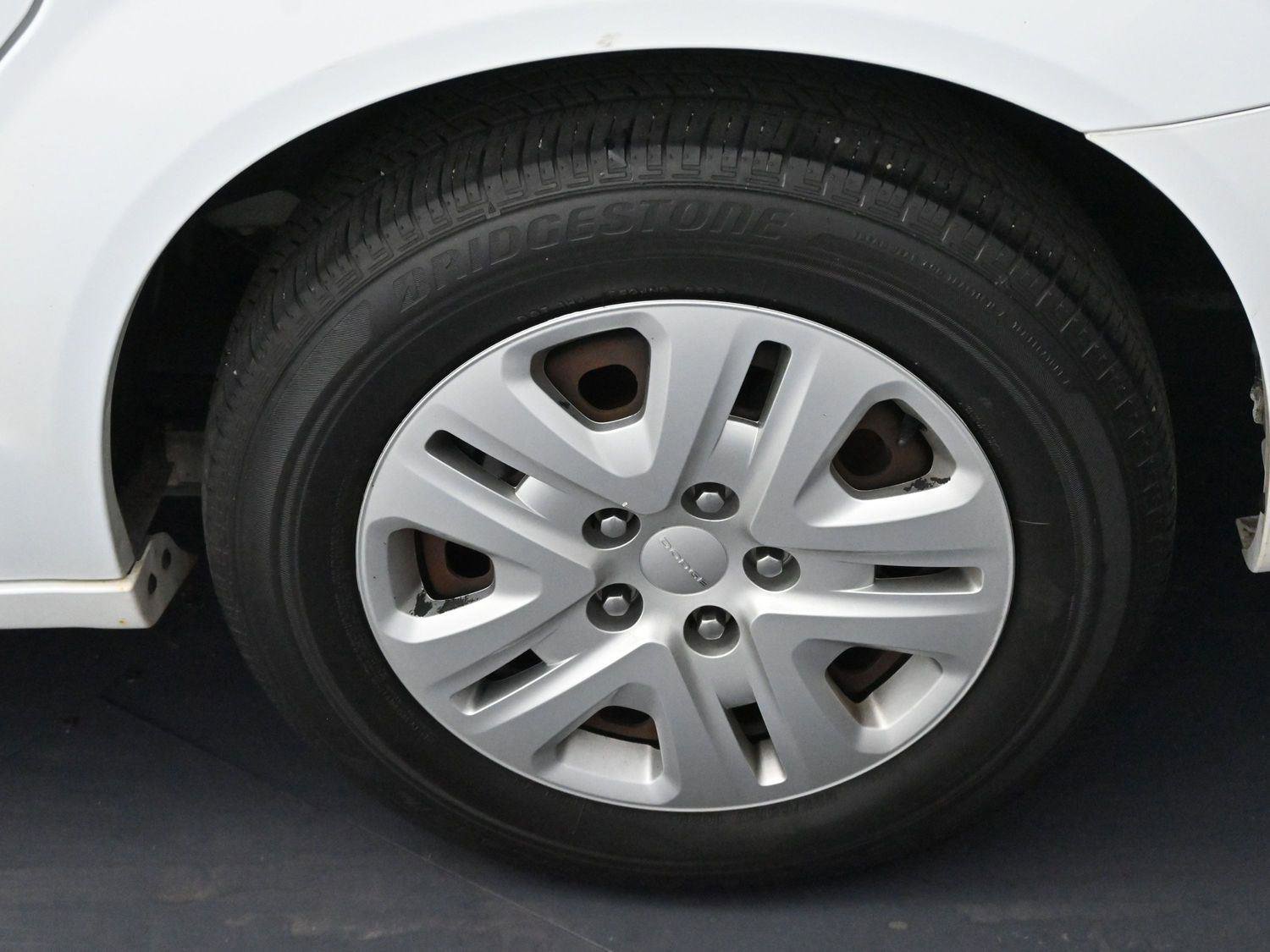 Used 2018 Dodge Grand Caravan SE w/ UConnect Hands-Free Group image 32