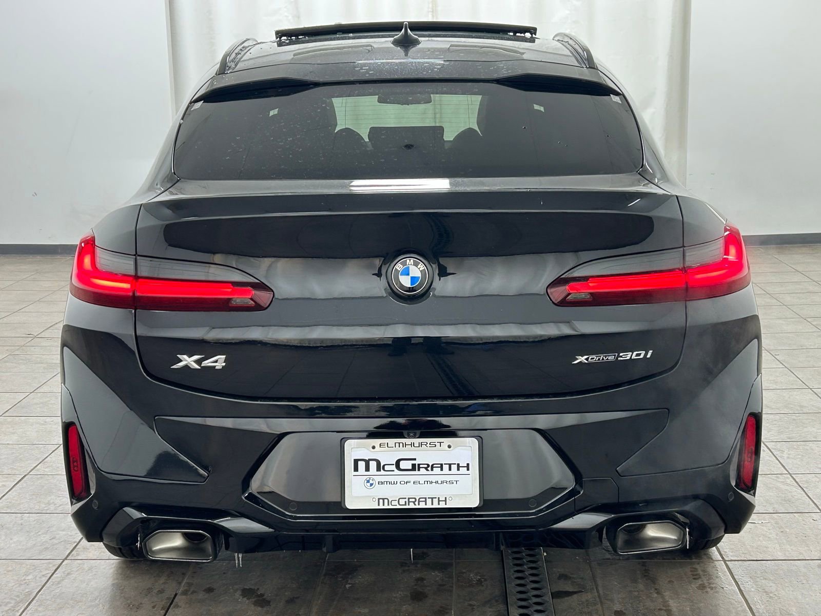 Used 2025 BMW X4 xDrive30i w/ M Sport Package AWD/4WD image 4
