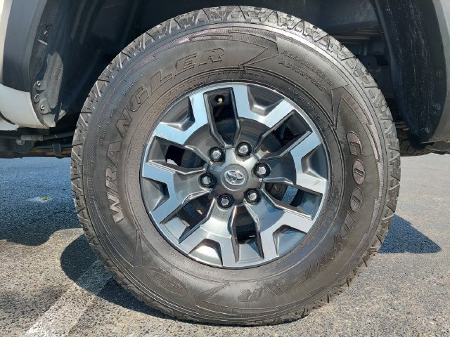 Used 2021 Toyota Tacoma TRD Off-Road w/ Technology Package AWD/4WD image 14