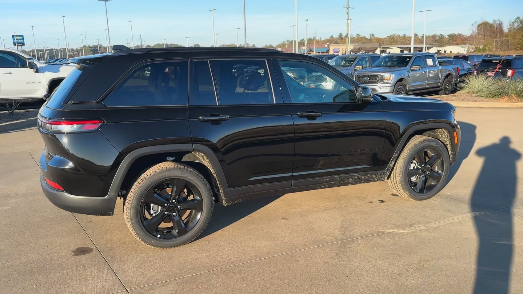 New 2025 Jeep Grand Cherokee Limited w/ Black Appearance Package RWD image 9