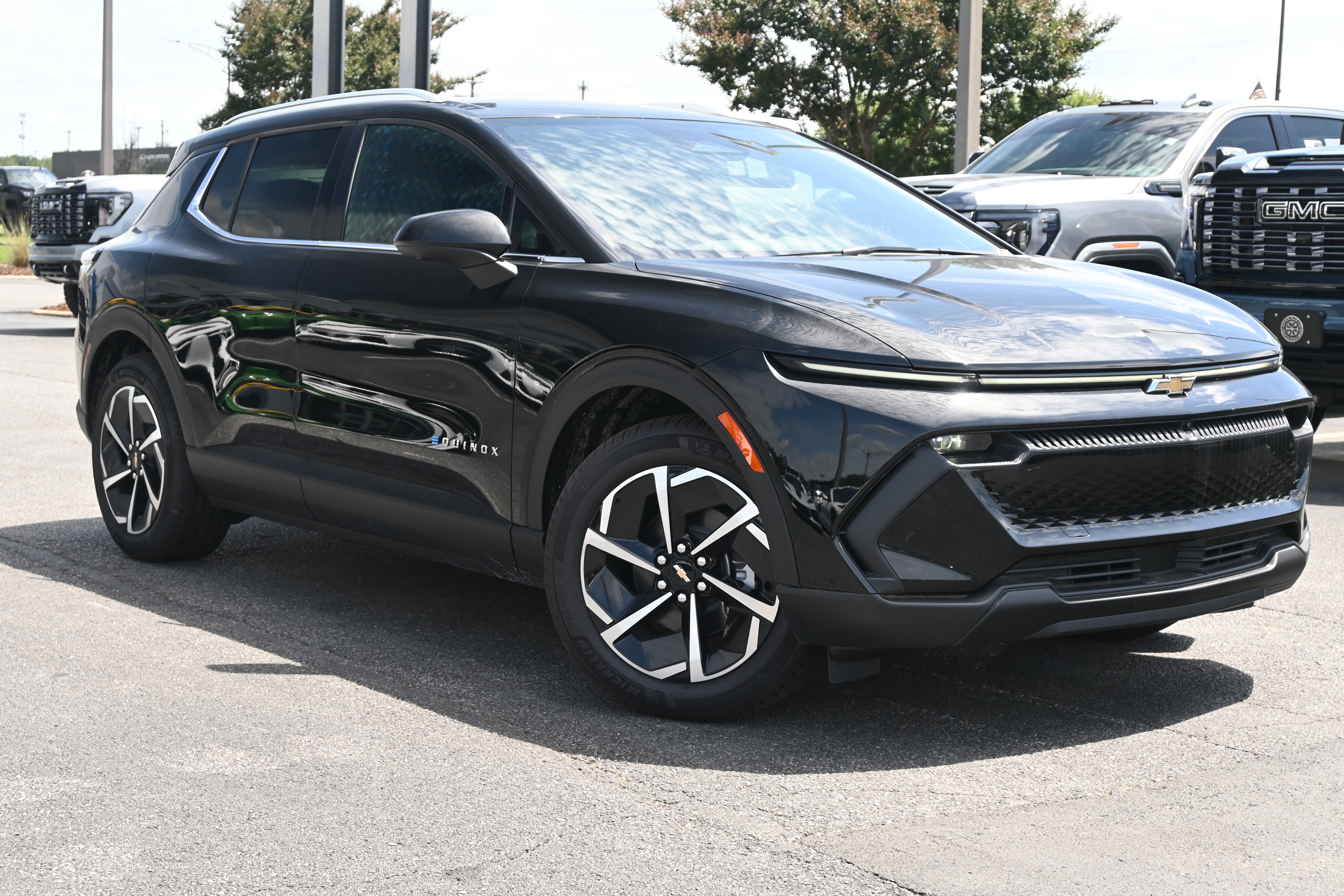 New 2026 Chevrolet Equinox EV LT FWD image 2