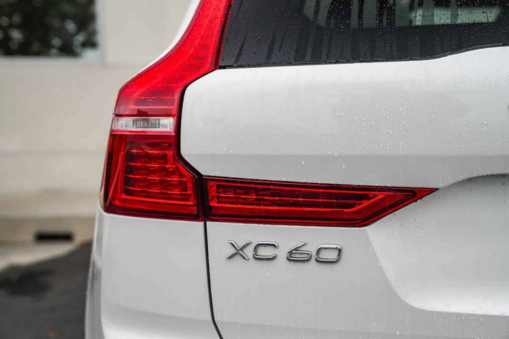 Used 2023 Volvo XC60 B5 Core image 7