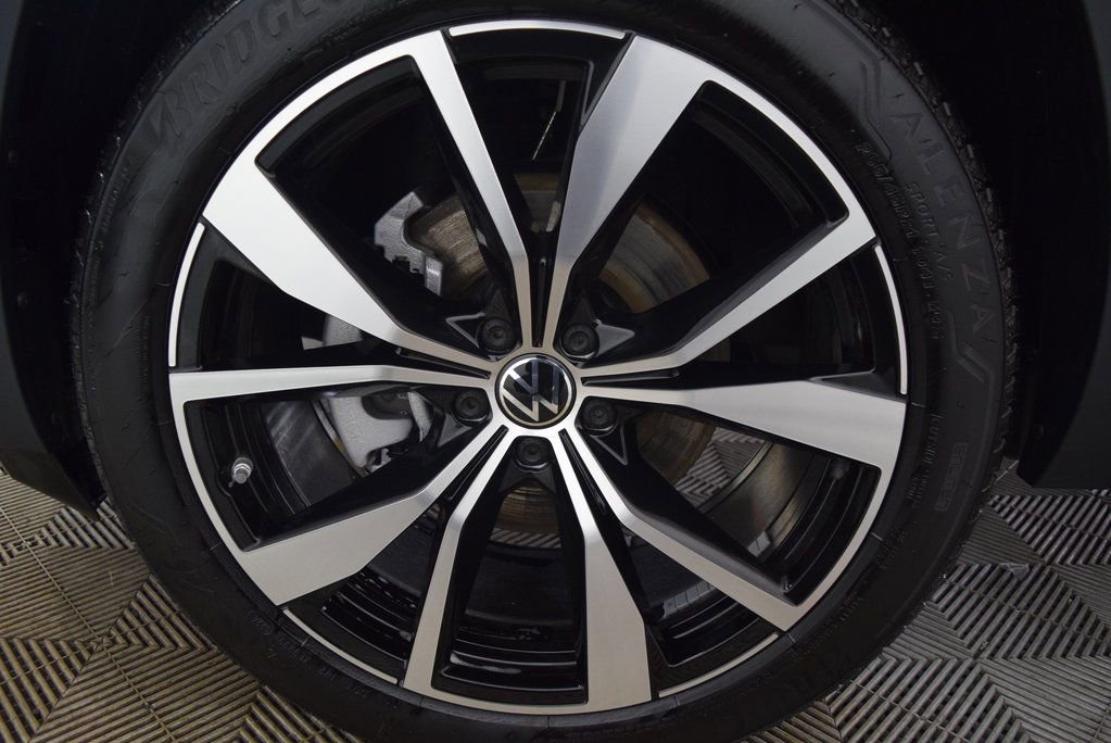 New 2025 Volkswagen Atlas Cross Sport SEL Premium R-Line image 11