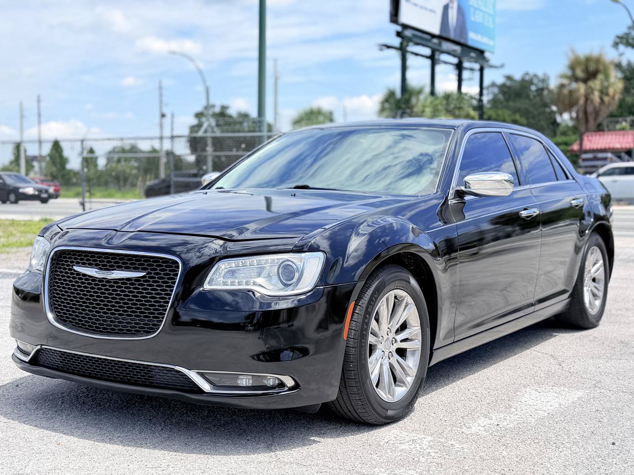 Used 2016 Chrysler 300 C RWD image 1