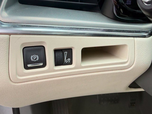 Used 2017 Cadillac XT5 Luxury w/ Driver Awareness Package FWD image 29