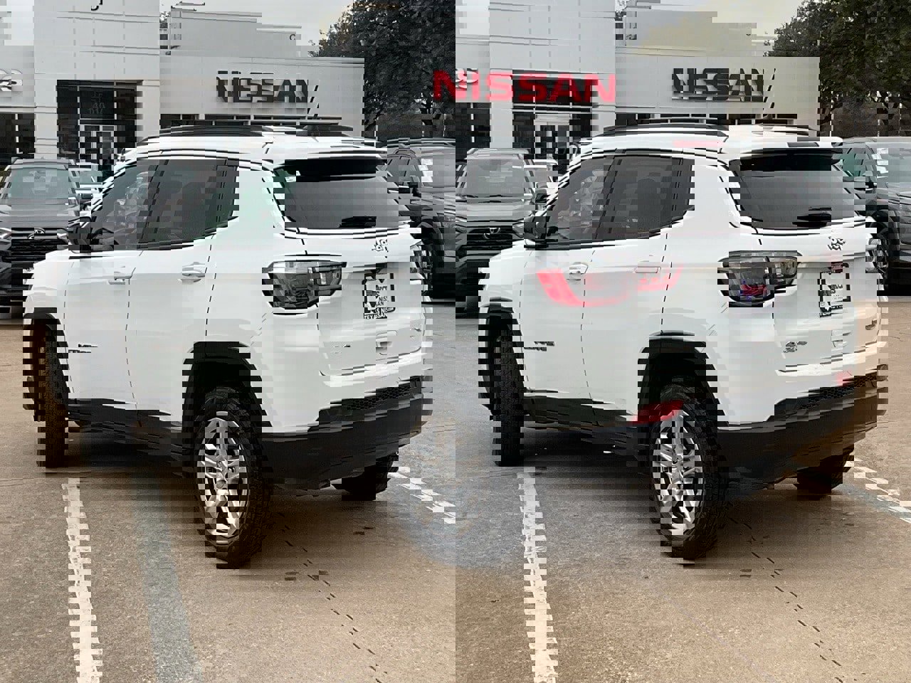 Used 2023 Jeep Compass Latitude image 7