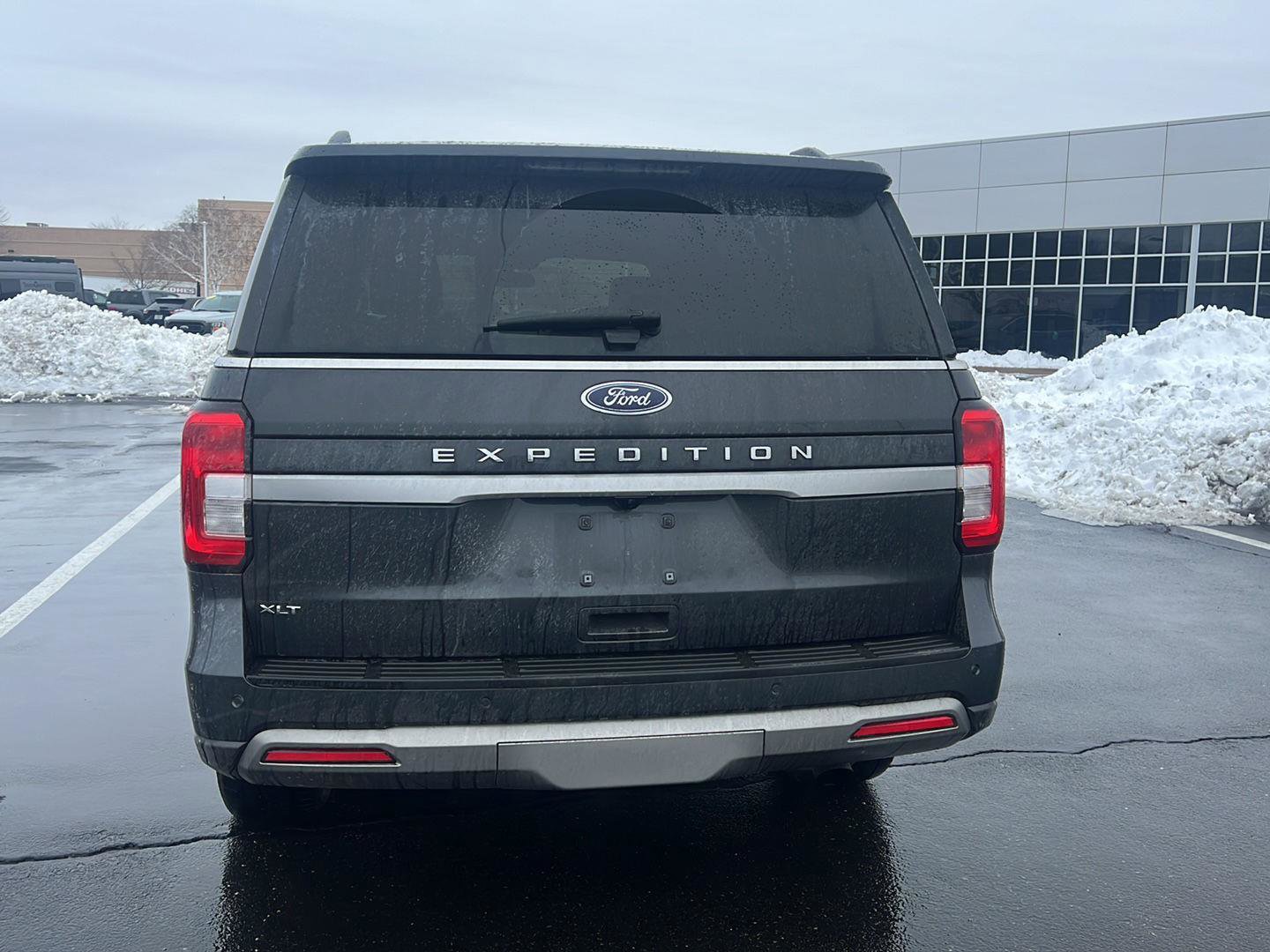 Used 2023 Ford Expedition XLT image 7