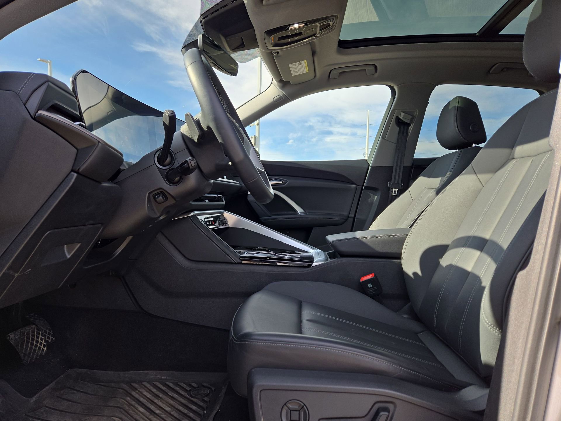 Certified 2025 Audi Q5 Premium w/ Convenience Package image 16