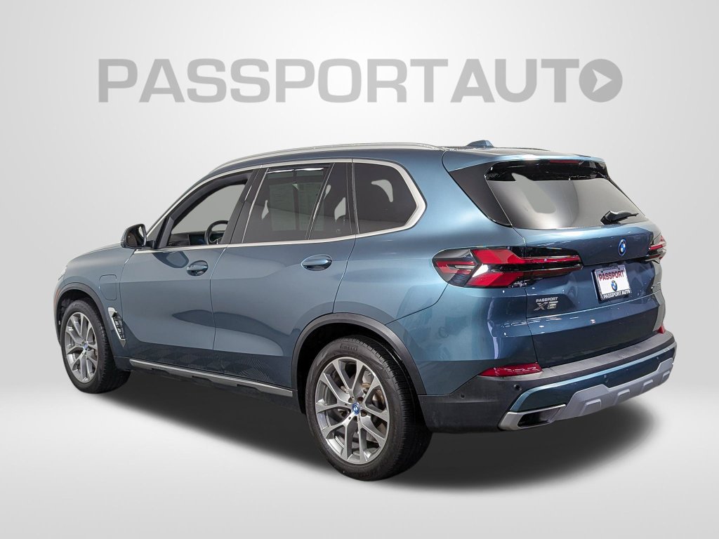 Certified 2025 BMW X5 xDrive50e w/ Premium Package AWD/4WD image 3