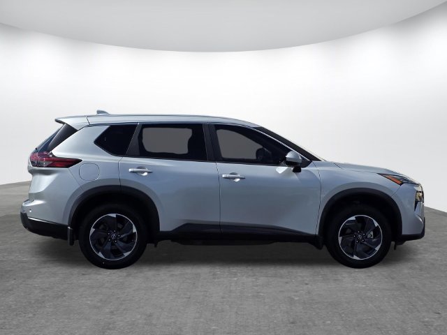 Used 2024 Nissan Rogue SV FWD image 3