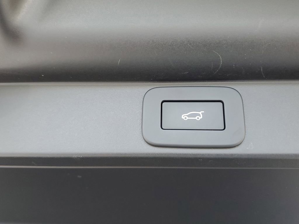 Used 2023 Land Rover Range Rover Long Wheelbase SE image 29