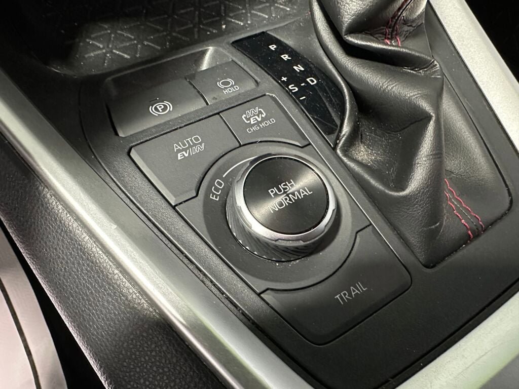 Used 2022 Toyota RAV4 SE w/ Carpet Mat Package (TMS) AWD/4WD image 19
