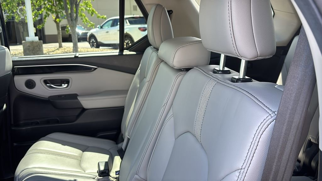 Used 2025 Honda Pilot EX-L image 30