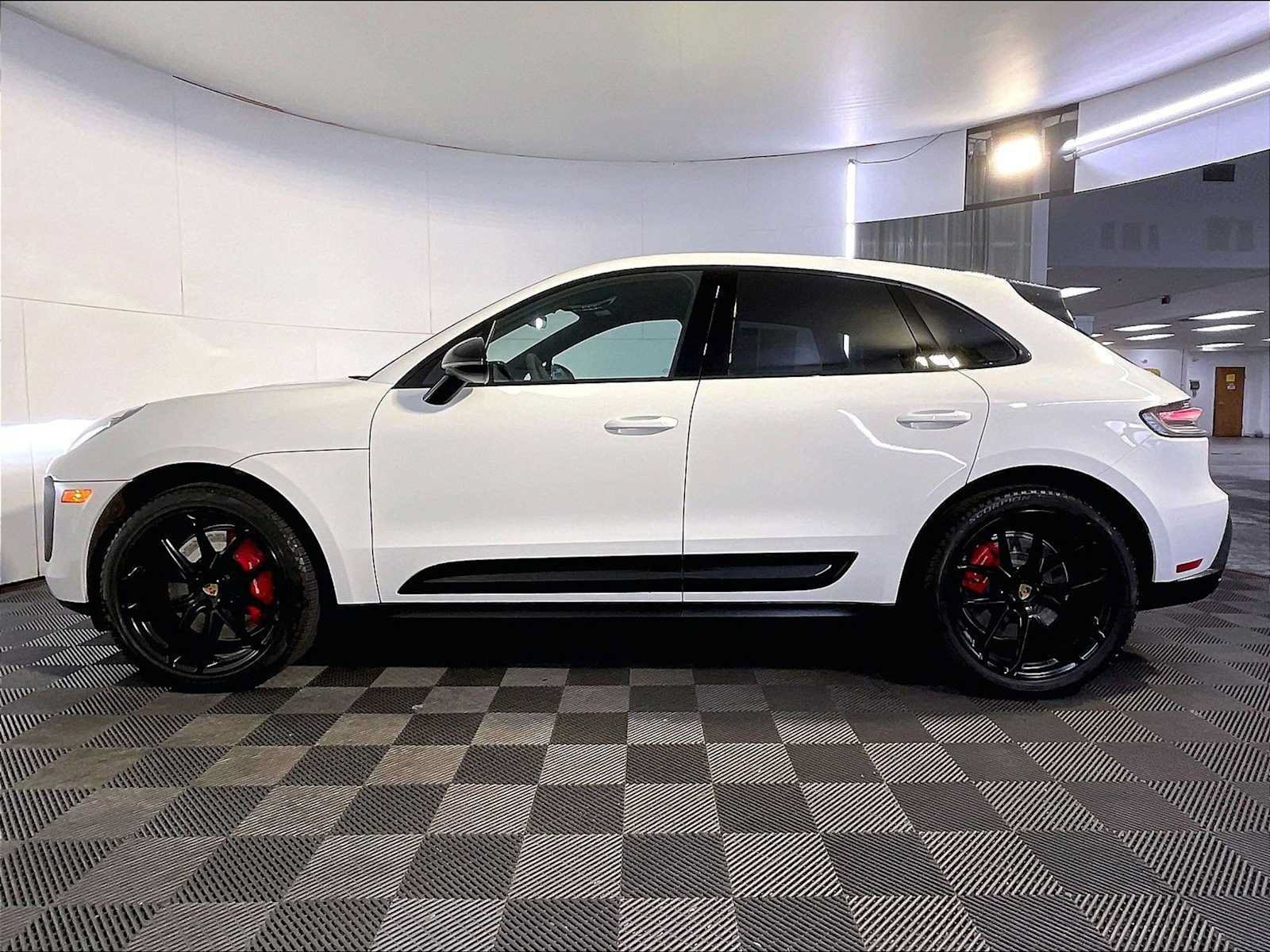 Certified 2022 Porsche Macan GTS AWD/4WD image 2