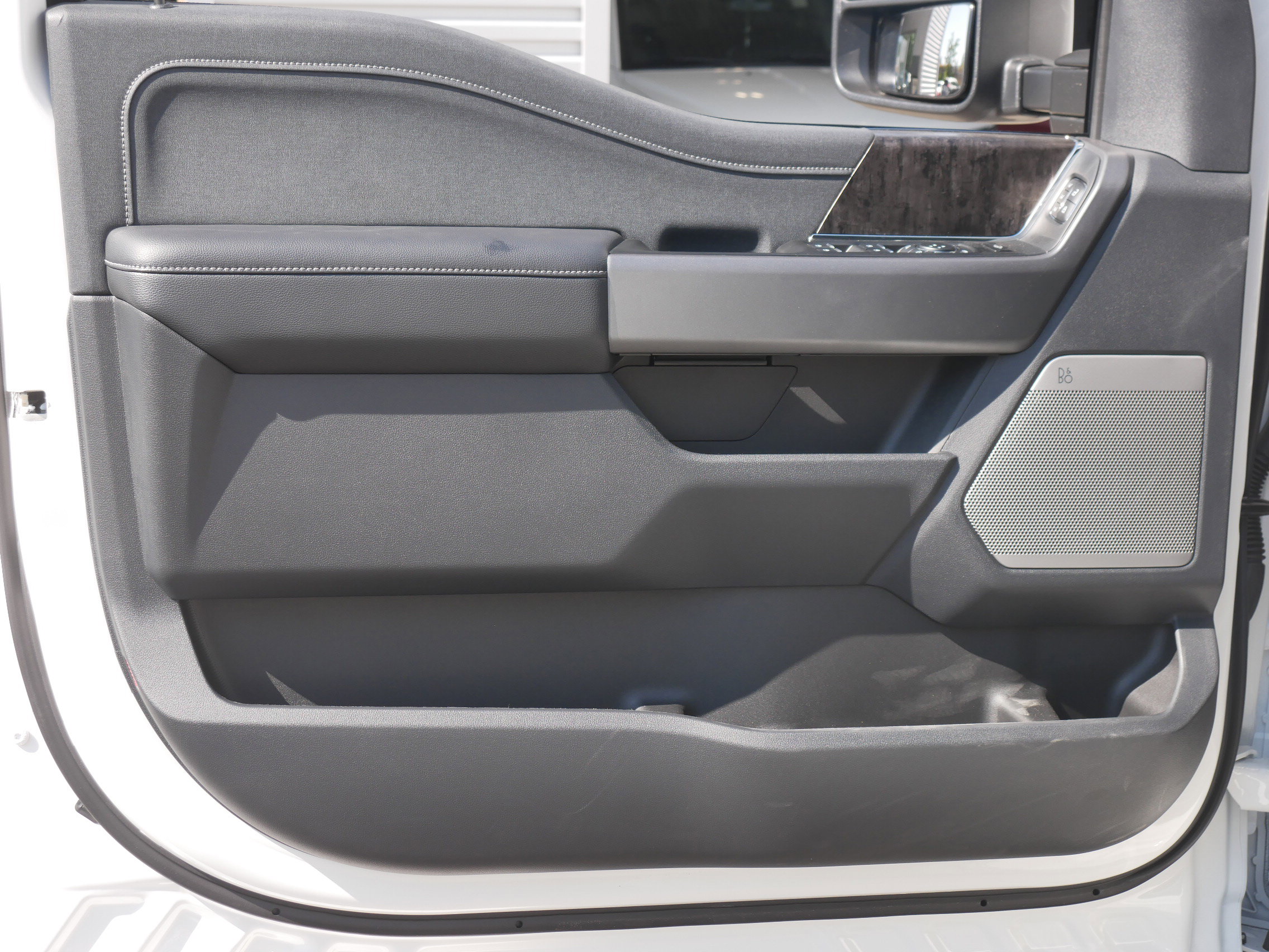 New 2025 Ford F250 Lariat w/ Lariat Ultimate Package image 39