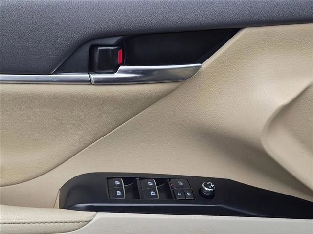 Used 2019 Toyota Camry XLE image 14