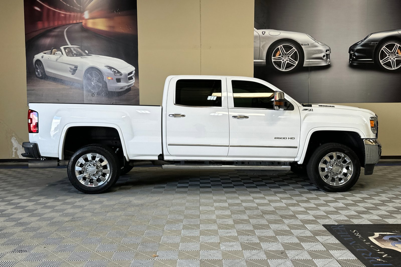 Used 2017 GMC Sierra 2500 SLT w/ Duramax Plus Package AWD/4WD image 3