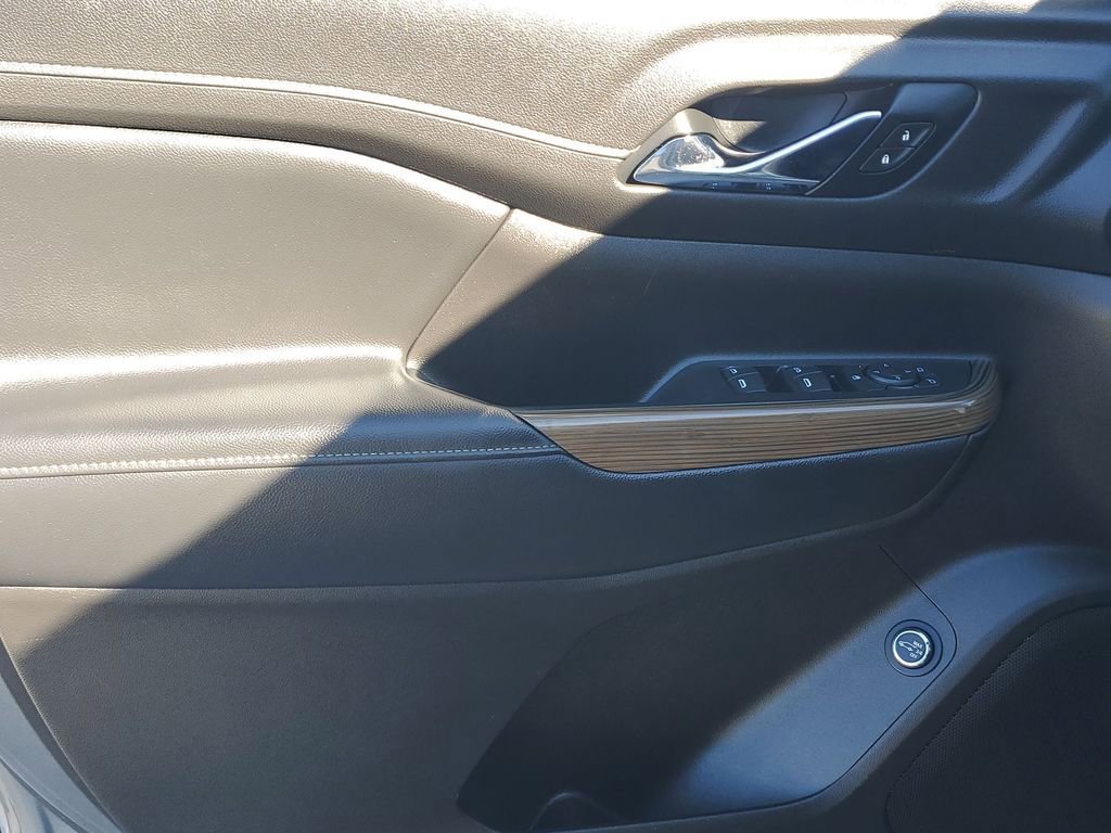 Used 2021 GMC Acadia SLE w/ Driver Convenience Package image 41