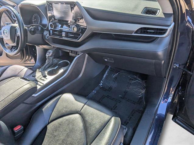 Used 2021 Toyota Highlander XLE FWD image 18