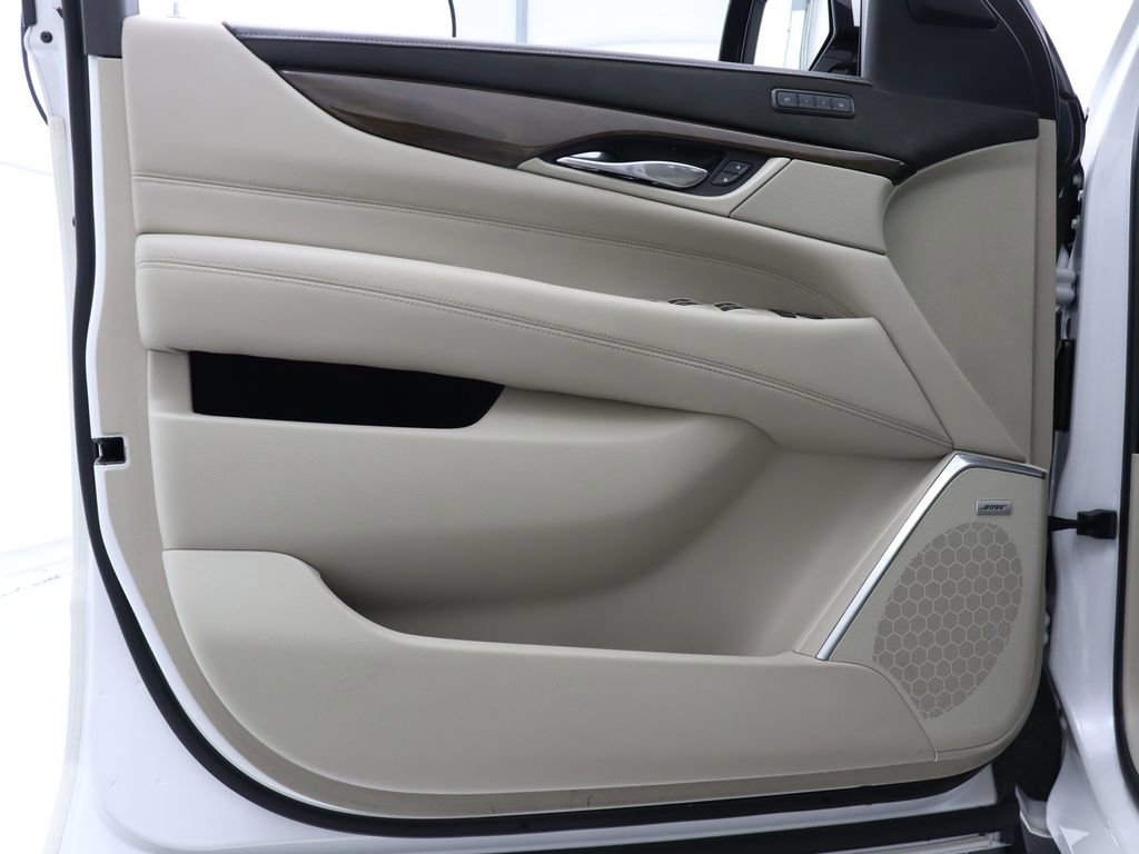 Used 2020 Cadillac Escalade ESV Luxury image 41