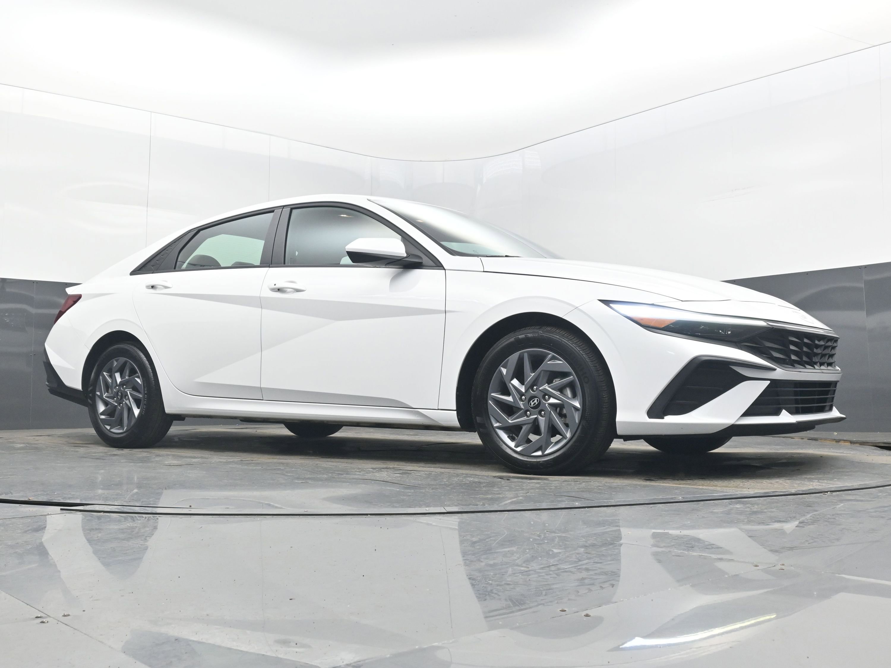 Used 2024 Hyundai Elantra SEL image 35