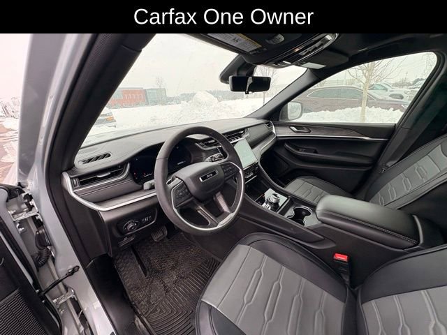 Used 2025 Jeep Grand Cherokee Limited w/ Luxury Tech Group II image 12