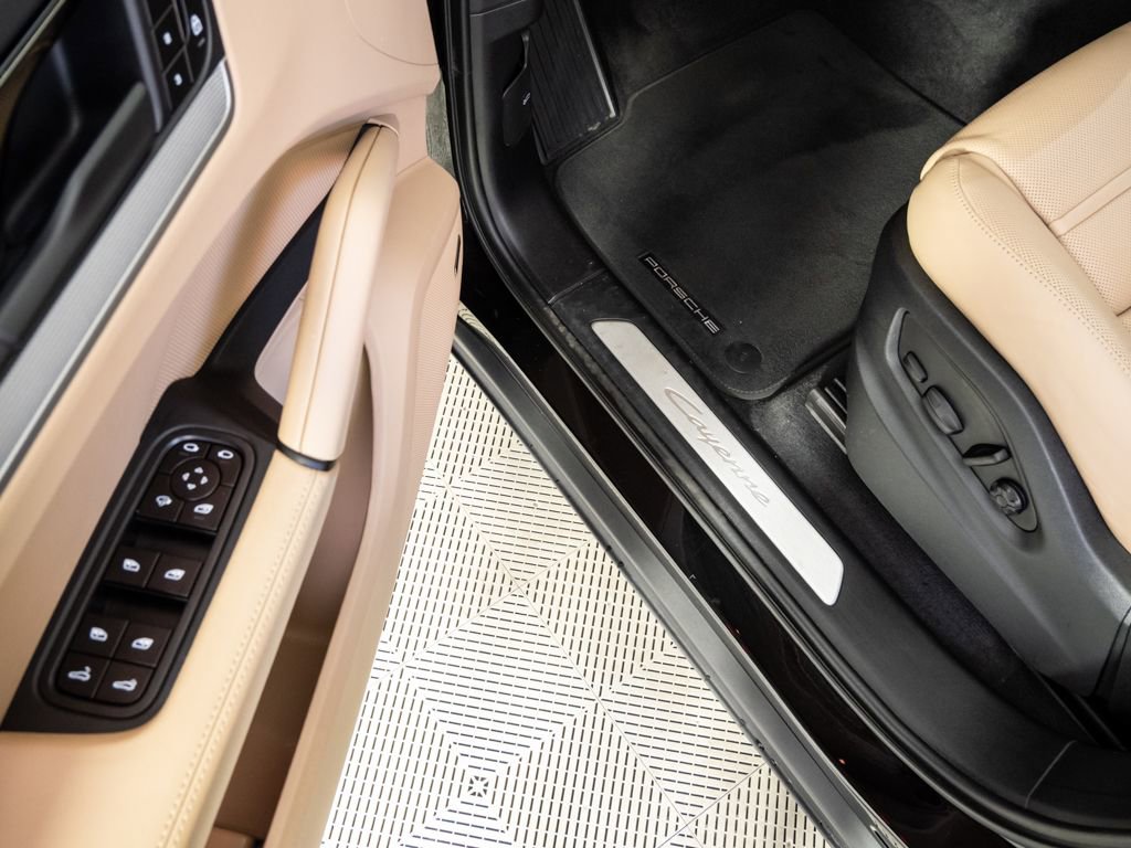 Certified 2024 Porsche Cayenne Base image 8