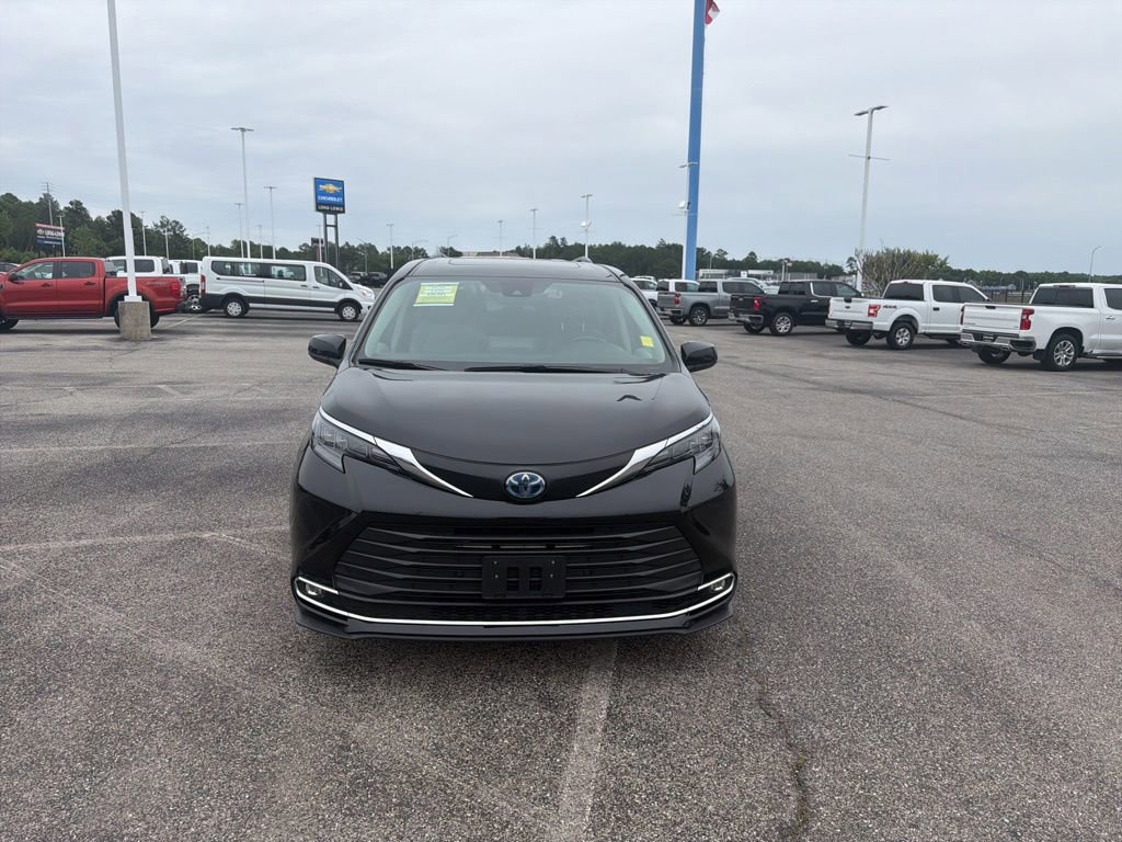 Used 2024 Toyota Sienna XLE FWD image 8