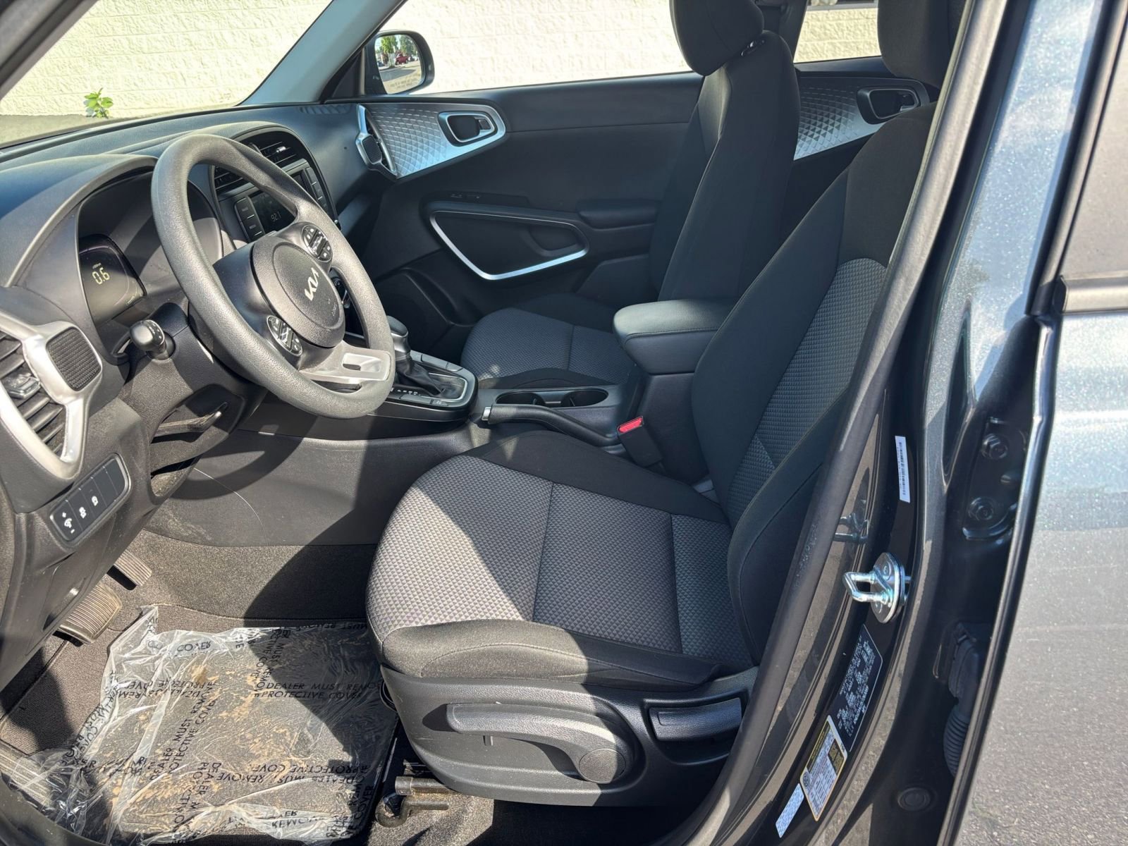 Used 2025 Kia Soul LX w/ LX Technology Package FWD image 25