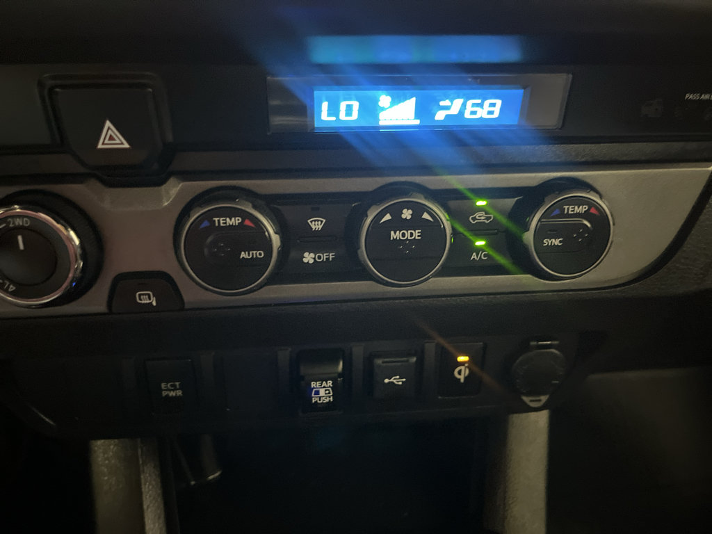 Used 2021 Toyota Tacoma TRD Sport AWD/4WD image 38