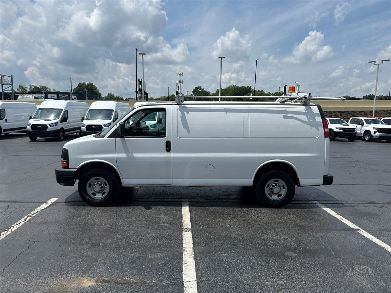 Used 2011 Chevrolet Express 2500 RWD image 5