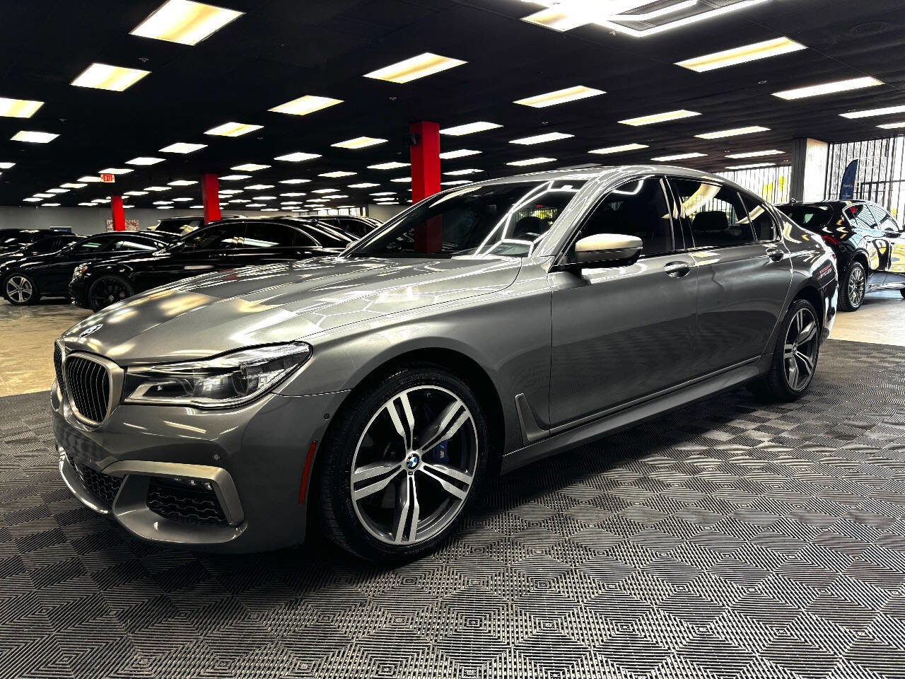 Used 2016 BMW 750i image 7