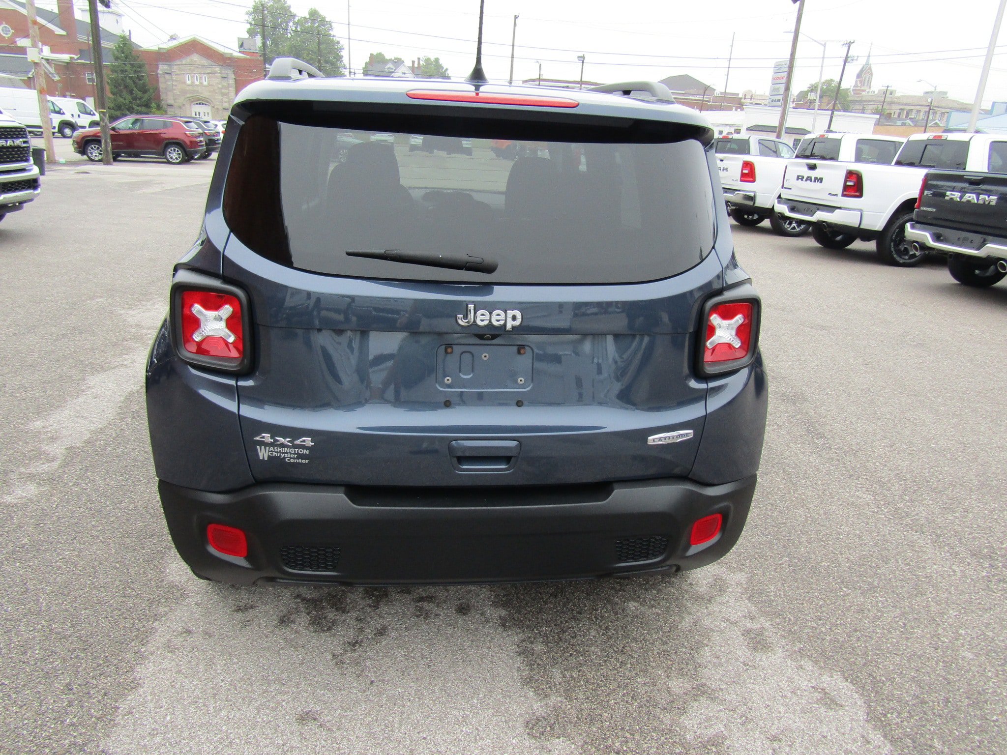 Used 2021 Jeep Renegade Latitude w/ Convenience Group AWD/4WD image 4