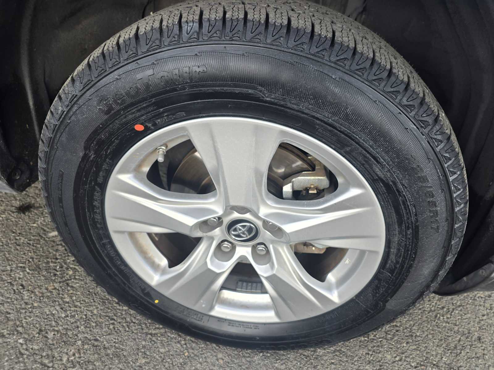 Used 2021 Toyota RAV4 LE image 9