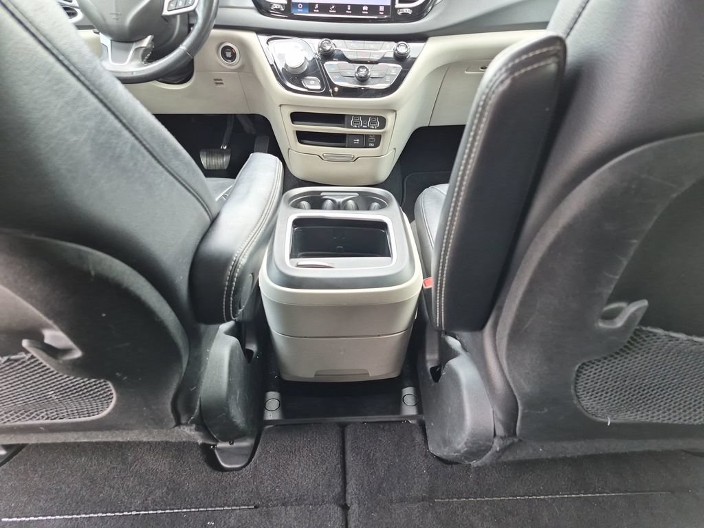 Used 2022 Chrysler Pacifica Touring-L FWD image 29