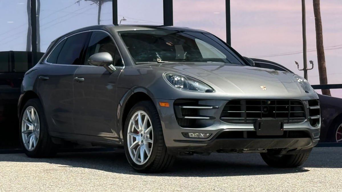 Used 2016 Porsche Macan Turbo AWD/4WD image 17