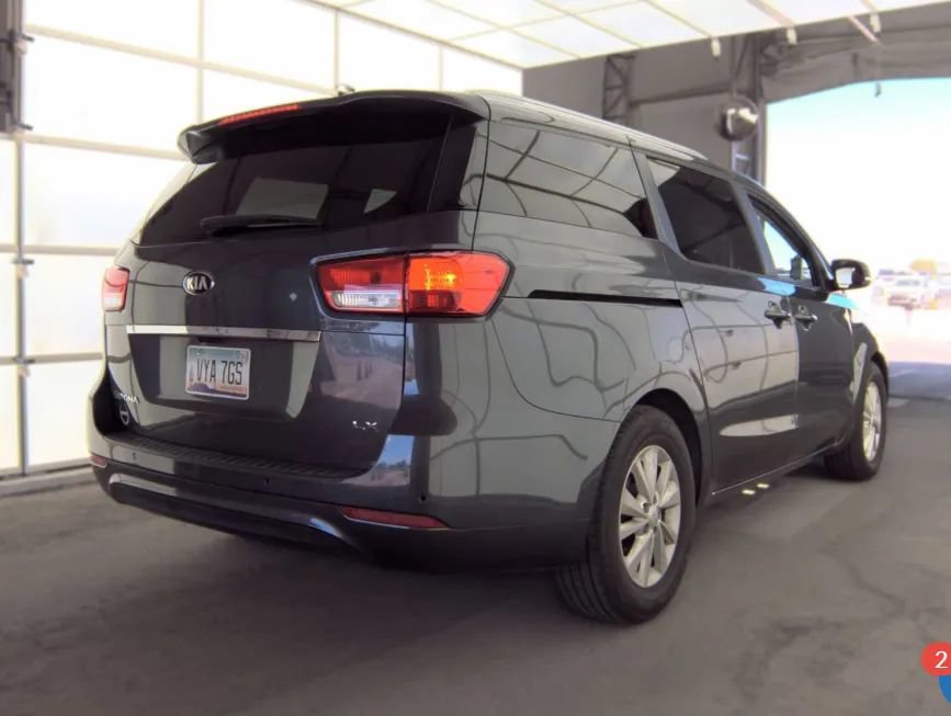 Used 2015 Kia Sedona LX FWD image 2